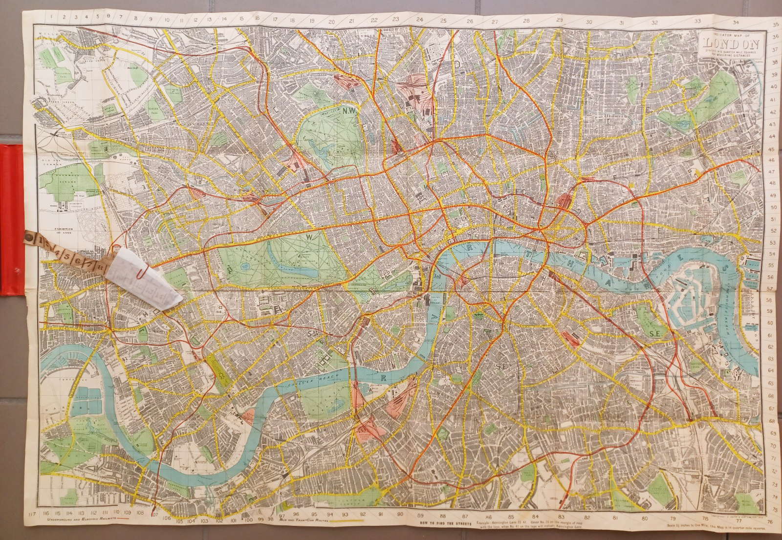 26171 C. Smith & Son's Tape Indicator Map of London Bergbook